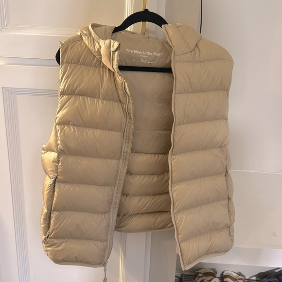 Lightweight Responsible Down Packable Puffer Vest - Picture 6 of 13